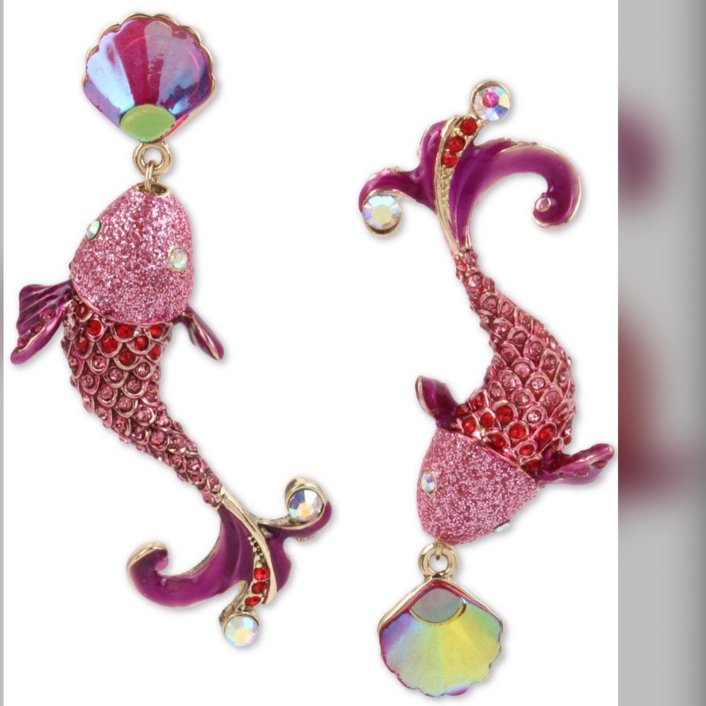 Betsey Johnson mismatch pink fish